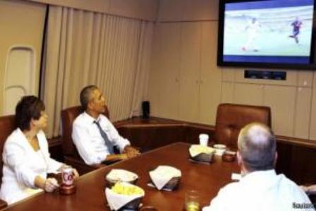 Obama ABŞ-ın məğlubiyyətini uzaqdan izlədi - FOTO